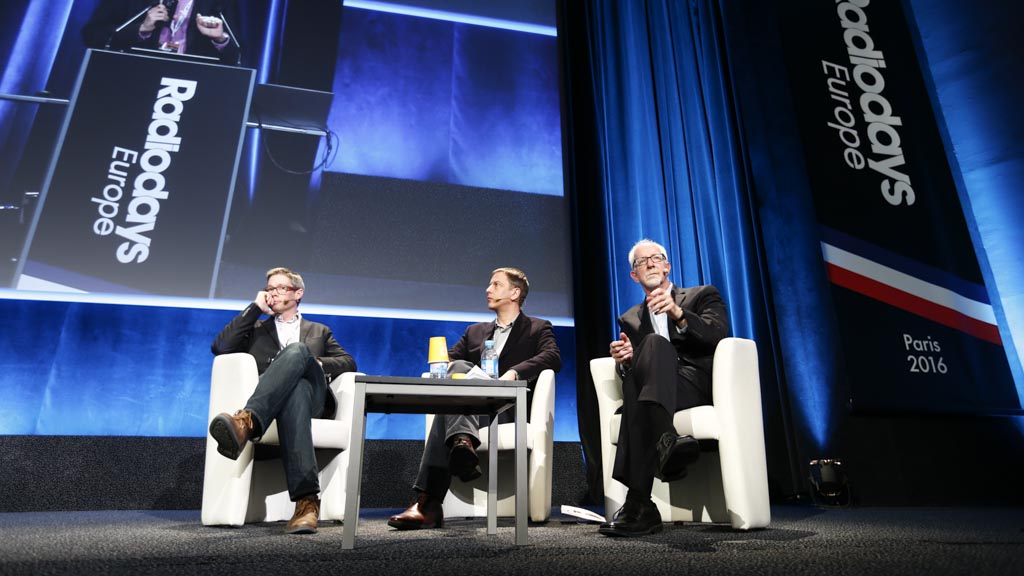 1024x576RadioInCarLarge