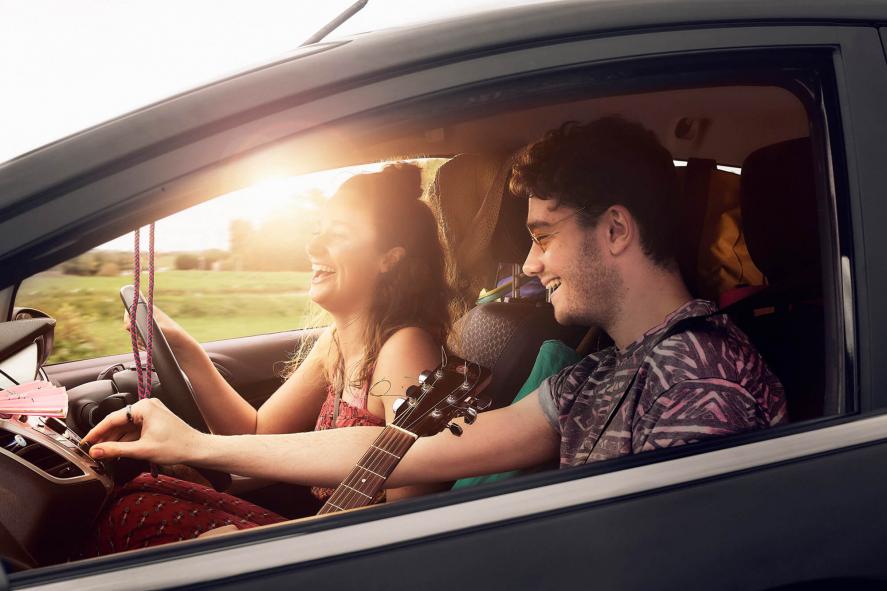 PHOTOGRAPHY-Young-friends-Car-Radio-1-2-2